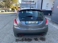 Usado Lancia Ypsilon Silver 95 HP (69 kW) 2012 Amarelo Citadino