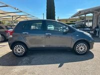 Usata Toyota Yaris 69 CV (50 kW) 2011 Grigio Utilitaria