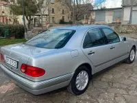 Usata Mercedes E250 Elegance 150 CV (110 kW) 1998 Grigio Berlina