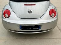 Usata VW Beetle Cabriolet 105 CV (77 kW) 2009 Argento Cabrio