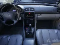 Usata Mercedes CLK200 Elegance 163 CV (119 kW) 2001 Blu scuro Cabrio