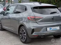 Usata Renault Clio V 90 CV (66 kW) 2025 Grigio Berlina