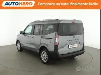 Usata Ford Tourneo Courier Titanium 125 CV (91 kW) 2024 Grigio Monovolume