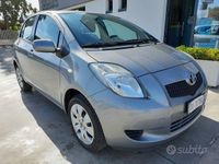 Usata Toyota Yaris Sol 69 CV (50 kW) 2007 Grigio Utilitaria