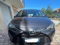 Usata Toyota Yaris 111 CV (81 kW) 2019 Grigio Berlina