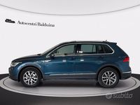 Usata VW Tiguan Life 320 CV (235 kW) 2023 Nightshade metalizzato blu SUV