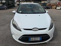 Usata Ford Fiesta Titanium 68 CV (50 kW) 2010 Bianco Utilitaria