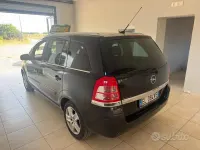 Usata Opel Zafira 110 CV (80 kW) 2012 Nero Monovolume