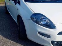 Usata Fiat Punto Young 77 CV (56 kW) 2016 Bianco Utilitaria