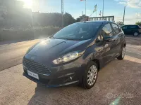 Usata Ford Fiesta Titanium 75 CV (55 kW) 2013 Blu Berlina