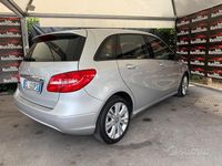 Usata Mercedes B180 109 CV (80 kW) 2012 Grigio Monovolume