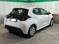 Usata Toyota Yaris Hybrid Active 92 CV (67 kW) 2023 Bianca Berlina