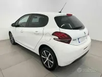 Usata Peugeot 208 Allure 82 CV (60 kW) 2019 Bianco Utilitaria
