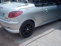 Usata Peugeot 206 CC 110 CV (80 kW) 2005 Grigio Cabrio