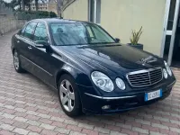 Usata Mercedes E320 Avantgarde 224 CV (164 kW) 2006 Bluazzurro Berlina