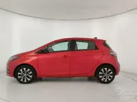 Usata Renault Zoe Evolution 50 kW (69 CV) 2023 Rosso Utilitaria