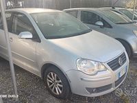 Usado VW Polo 64 CV (47 kW) 2009 Gris Utilitario