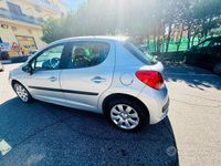 Usata Peugeot 207 88 CV (64 kW) 2006 Grigio Utilitaria