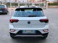 Usata VW T-Roc Life 110 CV (80 kW) 2023 Pure white / tetto nero SUV