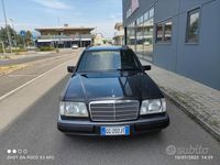 Usata Mercedes 200 122 CV (89 kW) 1991 Nero Station wagon
