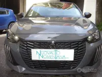 Usata Peugeot 208 Allure 101 CV (74 kW) 2025 Grigio Utilitaria