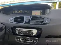 Usata Renault Scénic III 110 CV (80 kW) 2012 Grigio Monovolume
