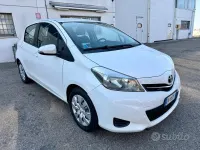 Usata Toyota Yaris Lounge 69 CV (50 kW) 2012 Bianco Utilitaria