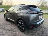 Usata Peugeot 2008 Allure 131 CV (96 kW) 2022 Grigio platinum SUV