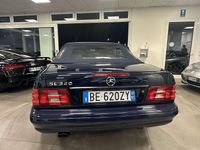 Usata Mercedes SL320 224 CV (164 kW) 1999 Blu notte met. Cabrio