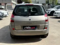 Käytetty Renault Scenic E-Tech Exception 106 HP (77 kW) 2007 Harmaa Tila-auto