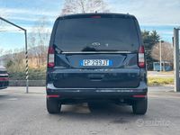 Begagnad Ford Tourneo Connect Titanium 122 HK (89 kW) 2023 Blå Minibuss