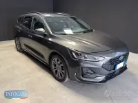 Usata Ford Focus ST-Line 155 CV (114 kW) 2023 Grigio metallizzato Station wagon