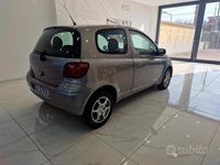 Usata Toyota Yaris Sol 65 CV (47 kW) 2004 Grigio Berlina