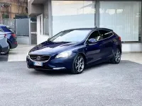 Usata Volvo V40 115 CV (84 kW) 2015 Blu Berlina