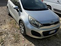 Usado Kia Rio 97 HP (71 kW) 2012 Cinzento Citadino
