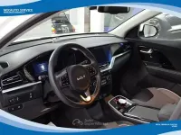 Käytetty Kia e-Niro 150 kW (204 HP) 2022 Valkoinen Katumaasturi