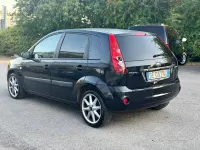 Usata Ford Fiesta 90 CV (66 kW) 2006 Nero Utilitaria