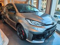 Usata Toyota Yaris 280 CV (205 kW) 2024 Grigio Utilitaria