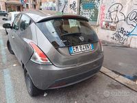Usado Lancia Ypsilon 69 HP (50 kW) 2012 Cinzento Citadino