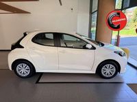 Usata Toyota Yaris Hybrid Active 116 CV (85 kW) 2021 Bianco Berlina