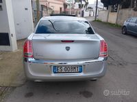 Usata Lancia Thema 190 CV (139 kW) 2011 Grigio Berlina