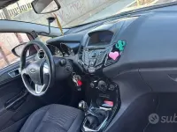 Usata Ford Fiesta 75 CV (55 kW) 2014 Rosso Utilitaria