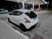 Usata Lancia Ypsilon 69 CV (50 kW) 2013 Bianco Utilitaria