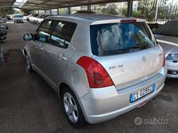 Usata Suzuki Swift 70 CV (51 kW) 2005 Grigio Utilitaria