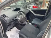Usata Toyota Yaris Sol 69 CV (50 kW) 2006 Grigio Berlina