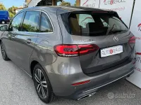 Usata Mercedes B200 150 CV (110 kW) 2022 Grigio Utilitaria
