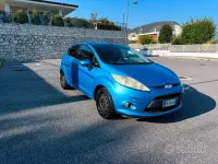 Usata Ford Fiesta Titanium 97 CV (71 kW) 2011 Bluazzurro Berlina
