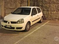 Usata Renault Clio II 68 CV (50 kW) 2006 Bianco Furgone