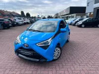 Usata Toyota Aygo Connect Style 72 CV (52 kW) 2020 Blu Utilitaria