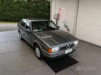 Usata Alfa Romeo 75 110 CV (80 kW) 1990 Grigio Berlina